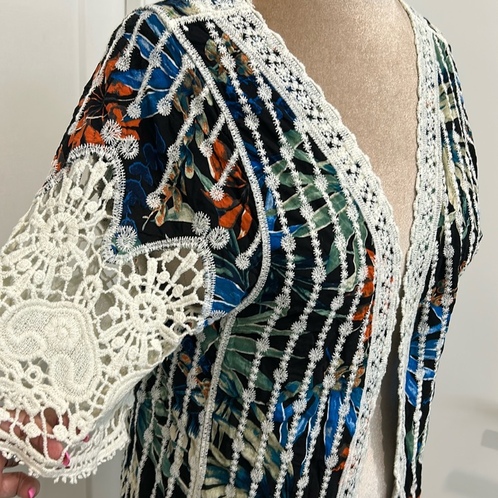 VINTAGE FEELS CROCHETED DETAIL FLORAL KIMONO | OSFM